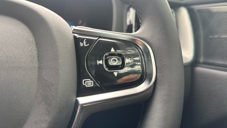 Volvo Xc60 2.0 B4P Plus Dark 5dr Geartronic Petrol Estate